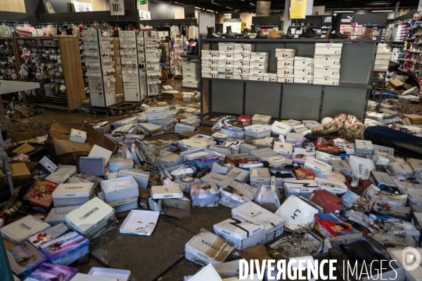 Apres les inondations - zone commerciale de Givors