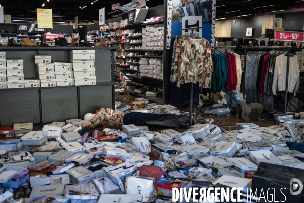 Apres les inondations - zone commerciale de Givors