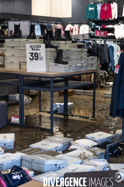 Apres les inondations - zone commerciale de Givors