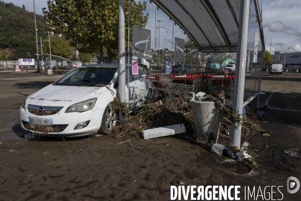 Apres les inondations - zone commerciale de Givors