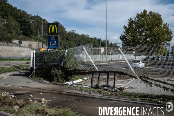 Apres les inondations - zone commerciale de Givors