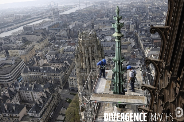 Refection des clochetons de la cathédrale de Rouen