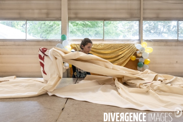 Construction du décor du Suicidé de Nikolaï Erdman, dans les Ateliers de la Comédie Française, à Sarcelles