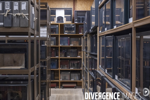 Construction du décor du Suicidé de Nikolaï Erdman, dans les Ateliers de la Comédie Française, à Sarcelles