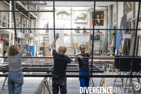 Construction du décor du  Suicidé  de Nikolaï Erdman, dans les Ateliers de la Comédie Française, à Sarcelles