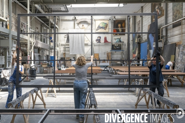 Construction du décor du Suicidé de Nikolaï Erdman, dans les Ateliers de la Comédie Française, à Sarcelles