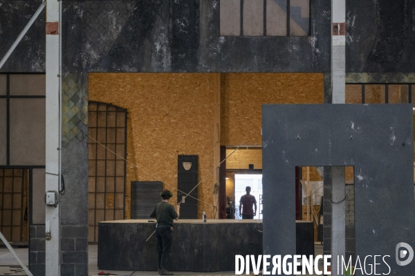Construction du décor du Suicidé de Nikolaï Erdman, dans les Ateliers de la Comédie Française, à Sarcelles