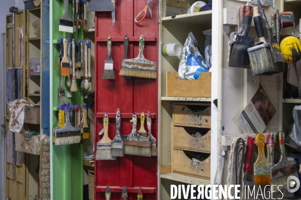 Construction du décor du  Suicidé  de Nikolaï Erdman, dans les Ateliers de la Comédie Française, à Sarcelles