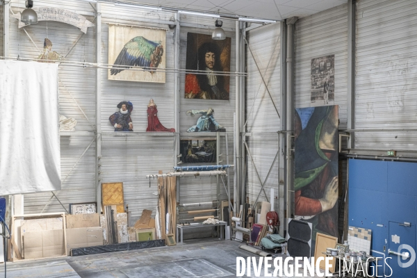 Construction du décor du  Suicidé  de Nikolaï Erdman, dans les Ateliers de la Comédie Française, à Sarcelles