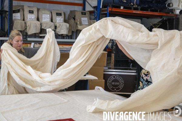 Construction du décor du  Suicidé  de Nikolaï Erdman, dans les Ateliers de la Comédie Française, à Sarcelles