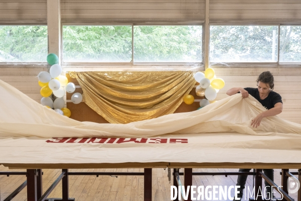 Construction du décor du  Suicidé  de Nikolaï Erdman, dans les Ateliers de la Comédie Française, à Sarcelles