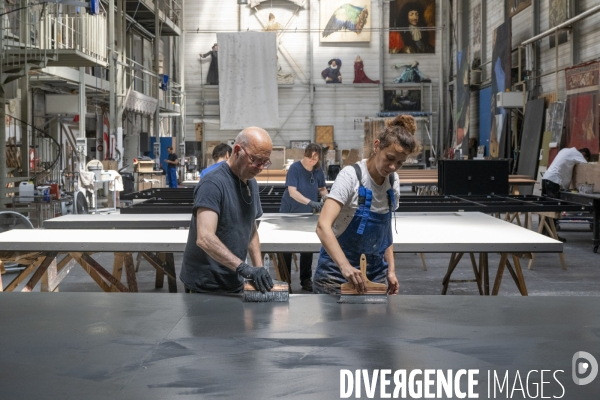Construction du décor du Suicidé de Nikolaï Erdman, dans les Ateliers de la Comédie Française, à Sarcelles