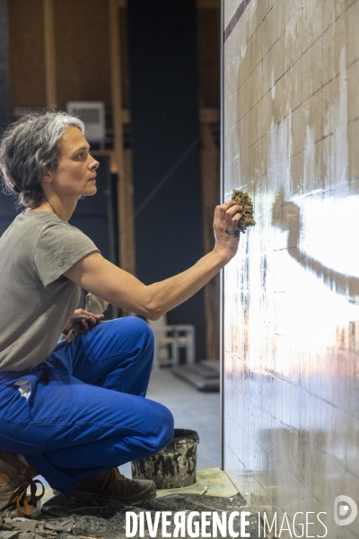 Construction du décor du  Suicidé  de Nikolaï Erdman, dans les Ateliers de la Comédie Française, à Sarcelles