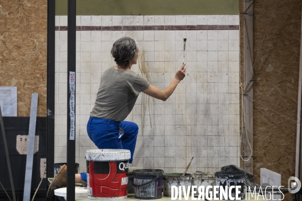 Construction du décor du Suicidé de Nikolaï Erdman, dans les Ateliers de la Comédie Française, à Sarcelles