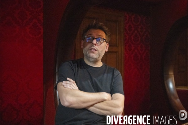 Montage du décor du  Suicidé  à la Comédie Française, d après Nicolaï Erdman, mise en scène par Stéphane Varupenne. Le décor a ét conçu par Eric Ruf, administateur général du Français.