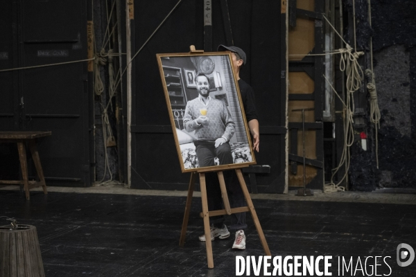 Montage du décor du Suicidé à la Comédie Française, d après Nicolaï Erdman, mise en scène par Stéphane Varupenne. Le décor a ét conçu par Eric Ruf, administateur général du Français.