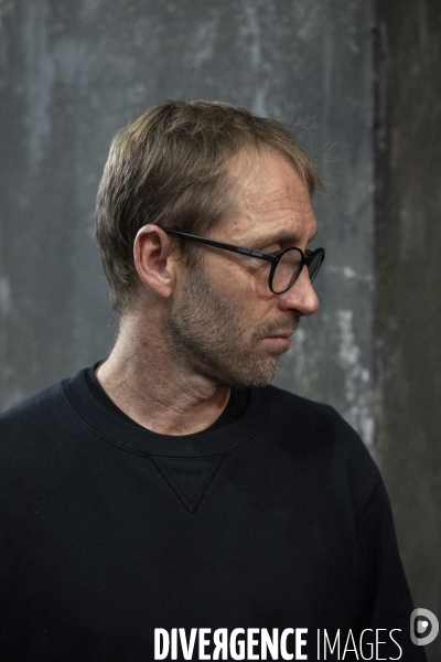 Montage du décor du Suicidé à la Comédie Française, d après Nicolaï Erdman, mise en scène par Stéphane Varupenne. Le décor a ét conçu par Eric Ruf, administateur général du Français.