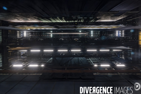 Montage du décor du Suicidé à la Comédie Française, d après Nicolaï Erdman, mise en scène par Stéphane Varupenne. Le décor a ét conçu par Eric Ruf, administateur général du Français.