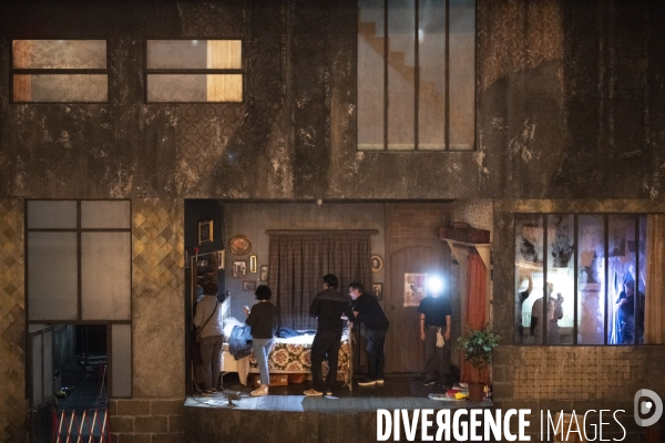 Montage du décor du Suicidé à la Comédie Française, d après Nicolaï Erdman, mise en scène par Stéphane Varupenne. Le décor a ét conçu par Eric Ruf, administateur général du Français.