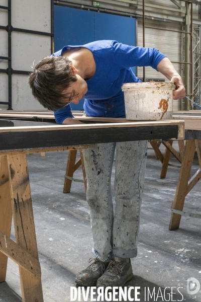 Construction du décor du  Suicidé  de Nikolaï Erdman, dans les Ateliers de la Comédie Française, à Sarcelles