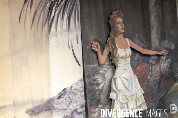 Construction du décor du Suicidé de Nikolaï Erdman, dans les Ateliers de la Comédie Française, à Sarcelles