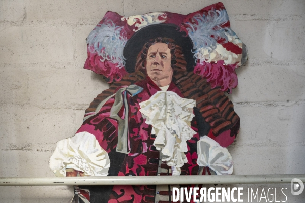 Construction du décor du  Suicidé  de Nikolaï Erdman, dans les Ateliers de la Comédie Française, à Sarcelles