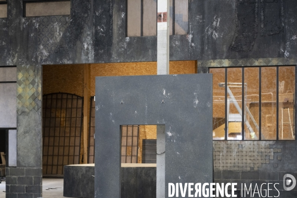 Construction du décor du Suicidé de Nikolaï Erdman, dans les Ateliers de la Comédie Française, à Sarcelles