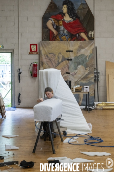 Construction du décor du  Suicidé  de Nikolaï Erdman, dans les Ateliers de la Comédie Française, à Sarcelles