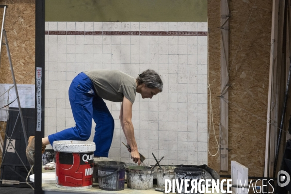 Construction du décor du Suicidé de Nikolaï Erdman, dans les Ateliers de la Comédie Française, à Sarcelles