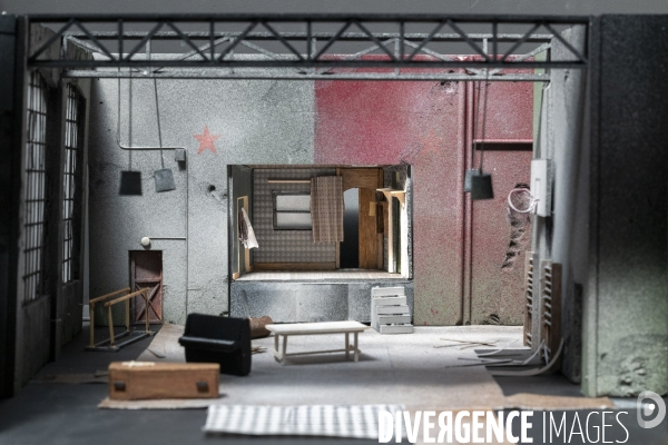 Construction du décor du Suicidé de Nikolaï Erdman, dans les Ateliers de la Comédie Française, à Sarcelles