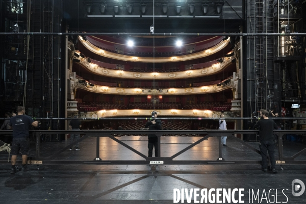 Montage du décor du  Suicidé  à la Comédie Française, d après Nicolaï Erdman, mise en scène par Stéphane Varupenne. Le décor a ét conçu par Eric Ruf, administateur général du Français.