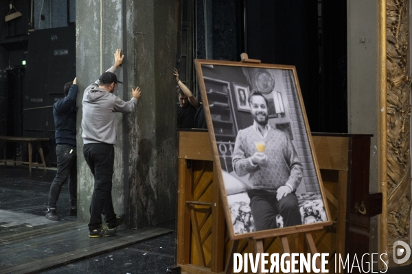 Montage du décor du  Suicidé  à la Comédie Française, d après Nicolaï Erdman, mise en scène par Stéphane Varupenne. Le décor a ét conçu par Eric Ruf, administateur général du Français.