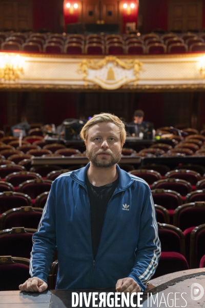 Montage du décor du  Suicidé  à la Comédie Française, d après Nicolaï Erdman, mise en scène par Stéphane Varupenne. Le décor a ét conçu par Eric Ruf, administateur général du Français.