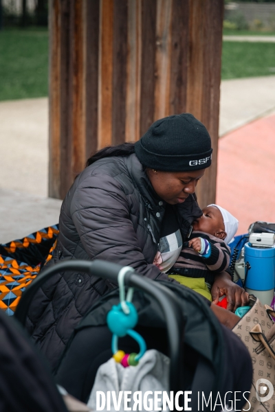 Mères remises à la rue avec leurs bébés à Saint Denis