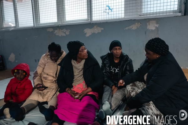 Mères remises à la rue avec leurs bébés à Saint Denis