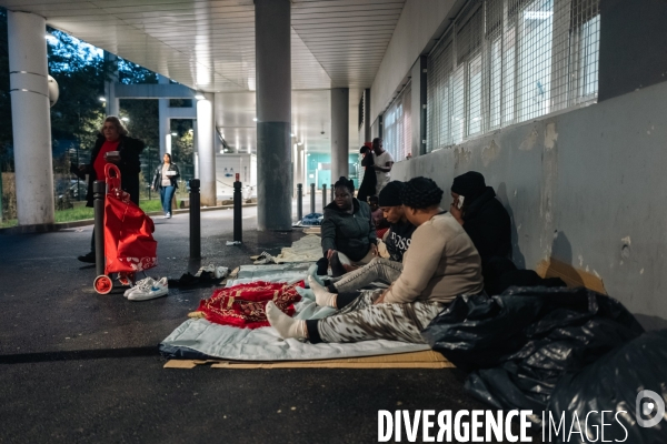 Mères remises à la rue avec leurs bébés à Saint Denis