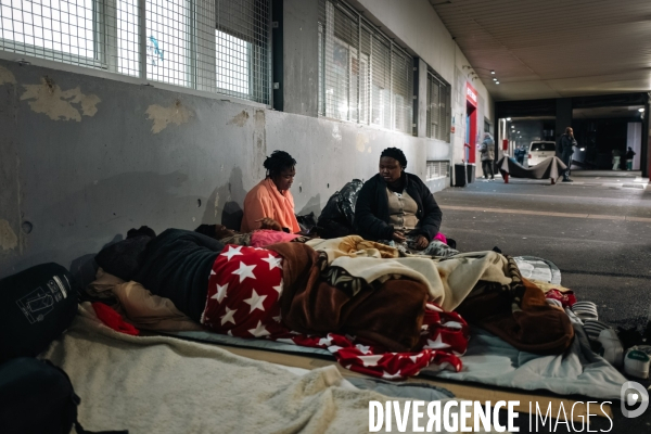 Mères remises à la rue avec leurs bébés à Saint Denis
