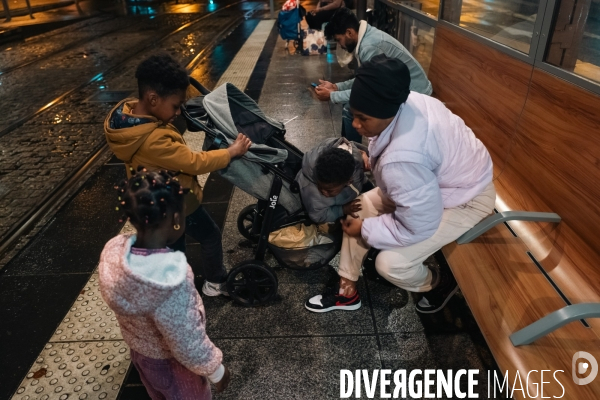 Mères remises à la rue avec leurs bébés à Saint Denis