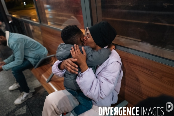 Mères remises à la rue avec leurs bébés à Saint Denis