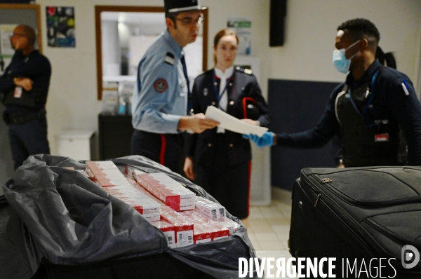 Douanier à l’aéroport de Roissy Charles-de-Gaulle