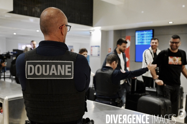Douanier à l’aéroport de Roissy Charles-de-Gaulle