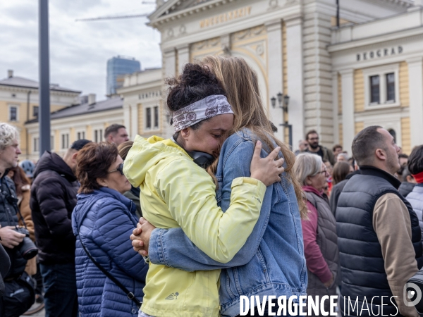 Manifestation à Belgrade pour demander justice après l effondrement d un toit qui a fait 14 morts 