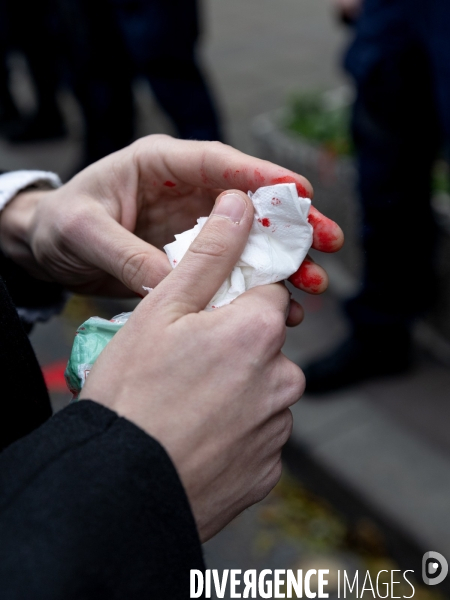 Manifestation à Belgrade pour demander justice après l effondrement d un toit qui a fait 14 morts 