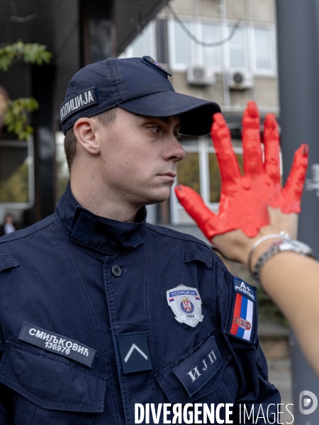 Manifestation à Belgrade pour demander justice après l effondrement d un toit qui a fait 14 morts 