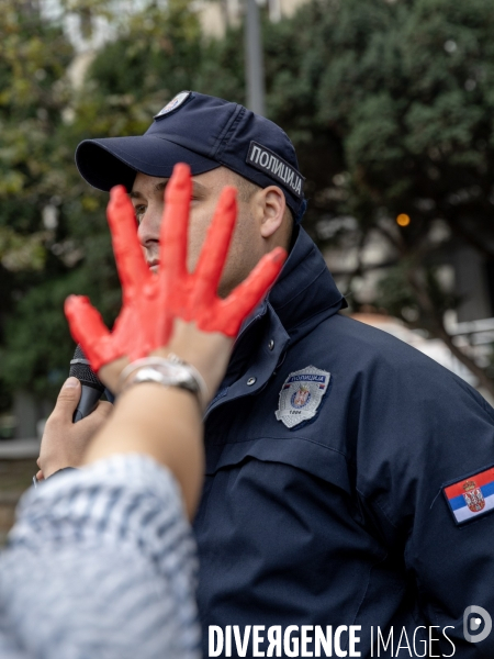 Manifestation à Belgrade pour demander justice après l effondrement d un toit qui a fait 14 morts 