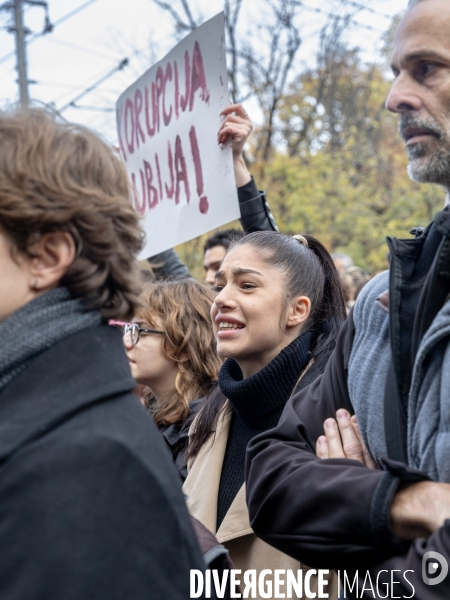 Manifestation à Belgrade pour demander justice après l effondrement d un toit qui a fait 14 morts 
