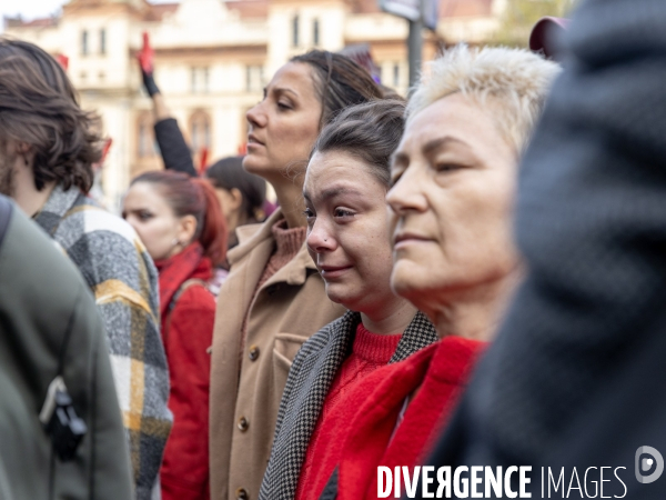 Manifestation à Belgrade pour demander justice après l effondrement d un toit qui a fait 14 morts 
