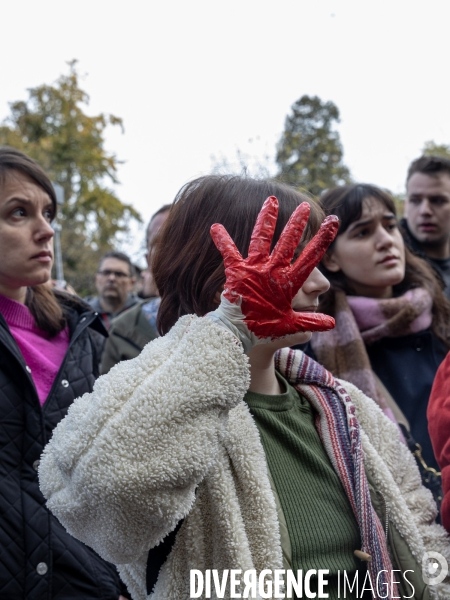 Manifestation à Belgrade pour demander justice après l effondrement d un toit qui a fait 14 morts 