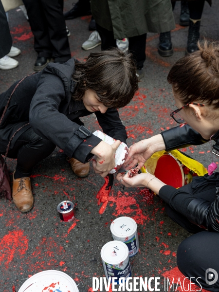 Manifestation à Belgrade pour demander justice après l effondrement d un toit qui a fait 14 morts 