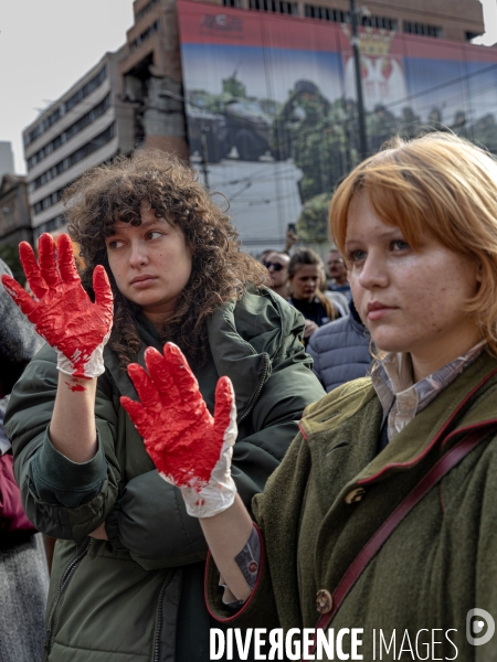 Manifestation à Belgrade pour demander justice après l effondrement d un toit qui a fait 14 morts 
